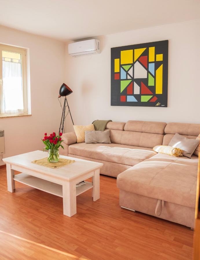 Apartment Laetitia Kastelir Exterior photo
